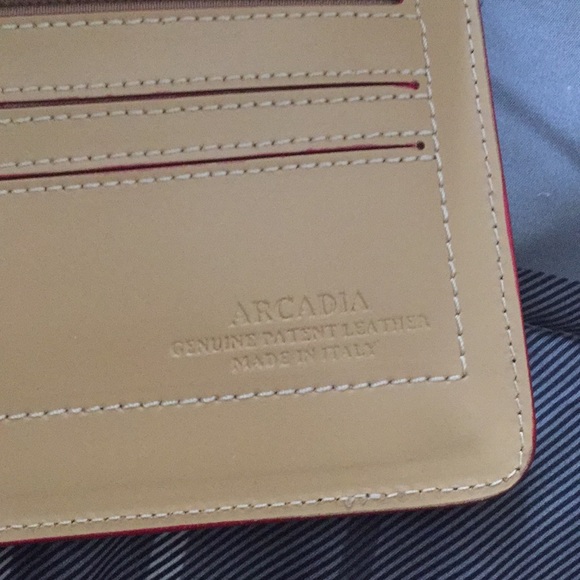 NWOT Arcadia wallet with snap closure - Picture 3 of 3
